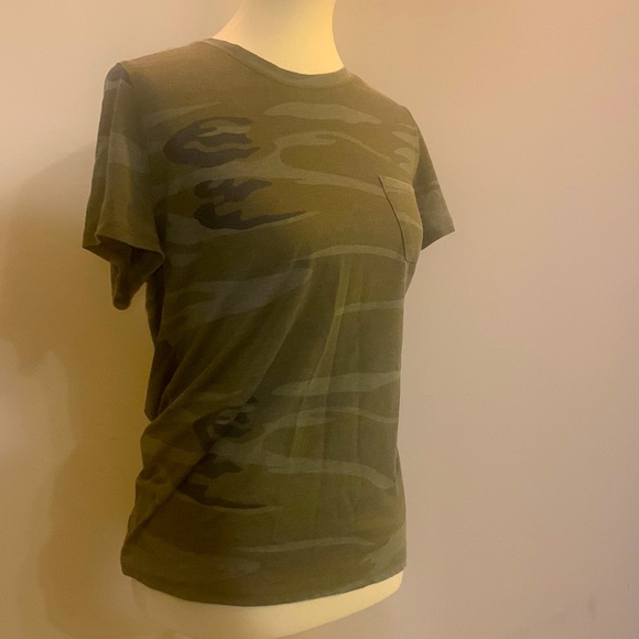 Zoe + Liv camouflage t-shirt - Picture 2 of 4